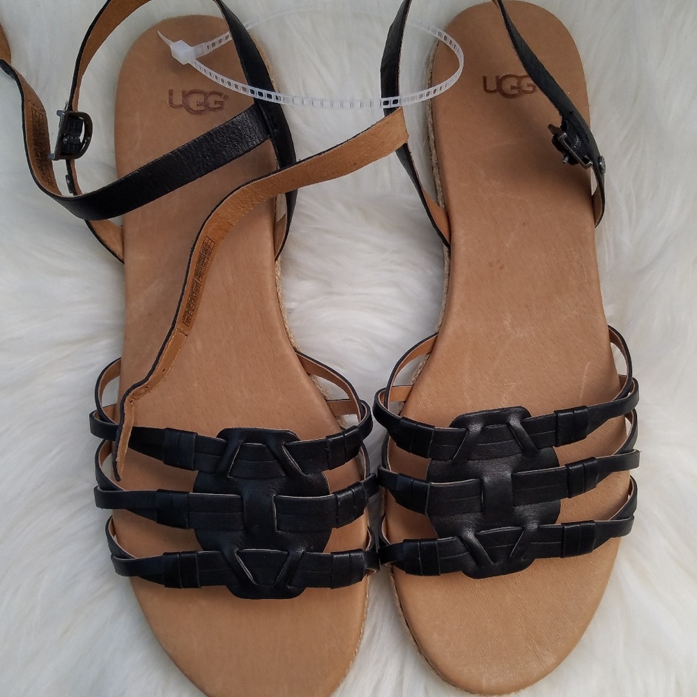 UGG Women's Larisa Flat Sandal US 9.5 NWOT